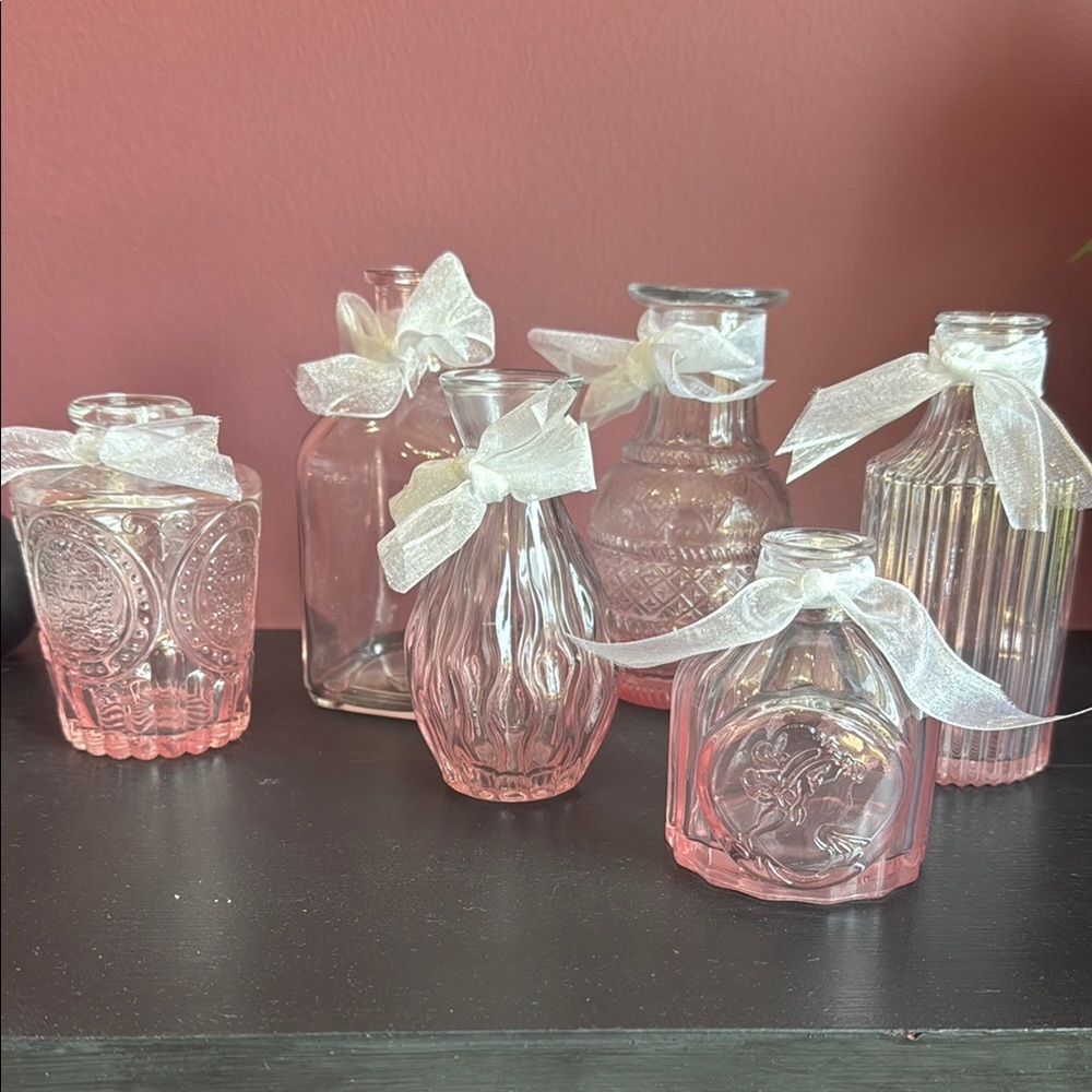 Pink Accent Mini Vases with Elegant Design